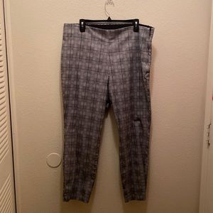 Old Navy Capri pants size 18